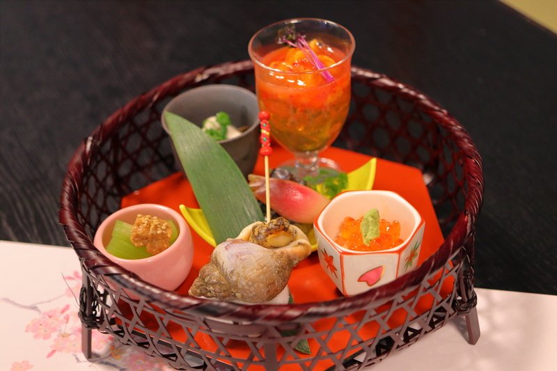 季節の前菜（籠盛り八寸）